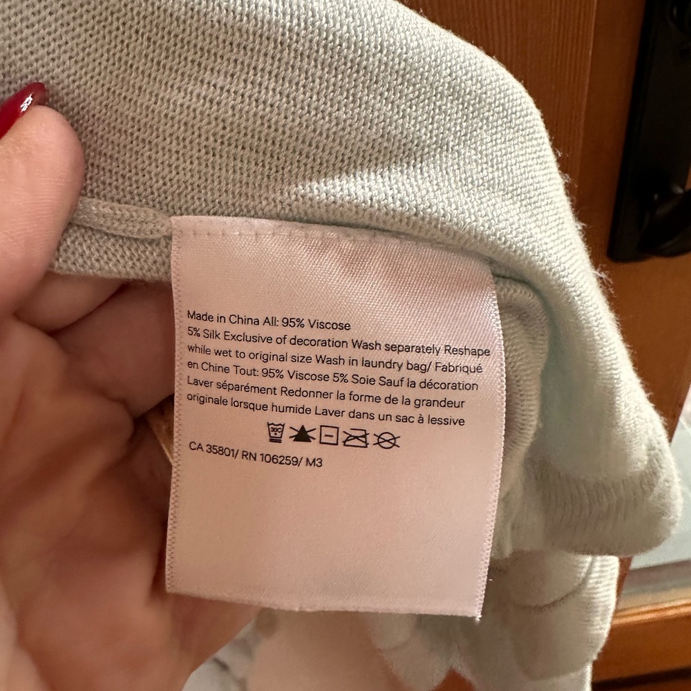 Lululemon shawl - Picture 2 of 4